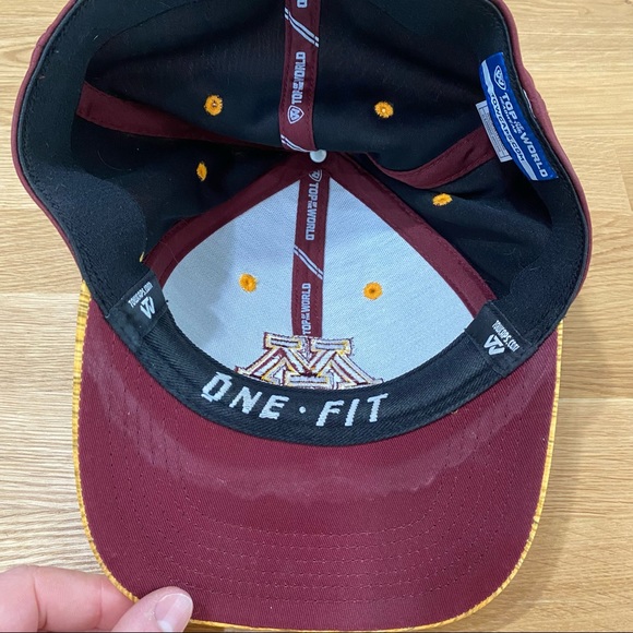 Minnesota Golden Gophers Flex-Fit Maroon & Gold Baseball Hat - Picture 4 of 8